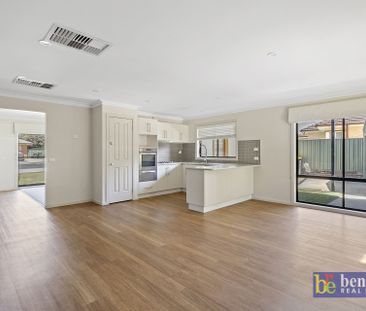 Versatile Home Near Lake Weeroona & Bendigo Hospital - Photo 2