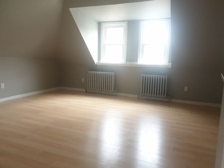 571 Queens Ave - Photo 4