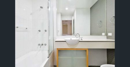 Modern & Spacious 3 Bedroom Apartment with Double Garage in the Portofino Building – Perfect for Family Living - Photo 4