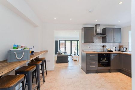 1 bedroom in a house share to rent - Photo 4