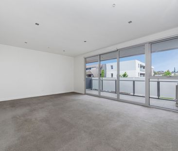 A Striking Location - Photo 2