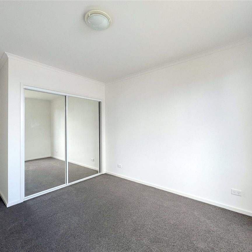 176/79 Whiteman Street - Photo 1