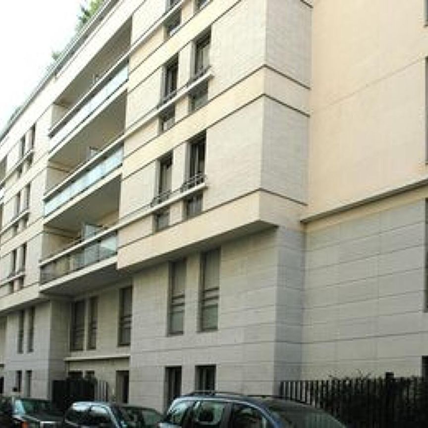 location Appartement T4 DE 101.8m² À PARIS - Photo 1