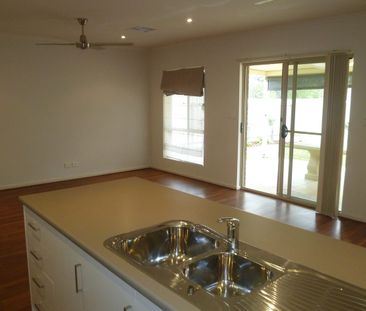 Modern 3 Bedroom Home - Photo 1