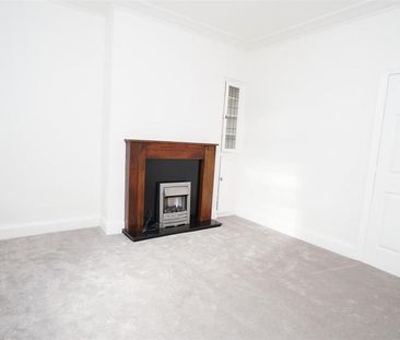 3 bedroom end of terrace house to rent - Photo 4
