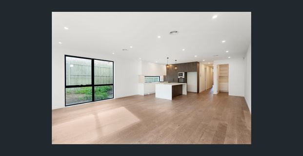 BEAUTIFULLY PRESENTED FOUR BEDROOM + STUDY TOWNHOUSE! | FLARE REAL ESTATE - Photo 1