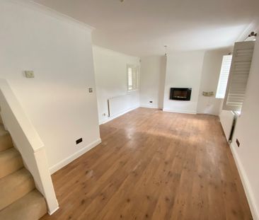 Lower Green, Tettenhall, Wolverhampton - Photo 1