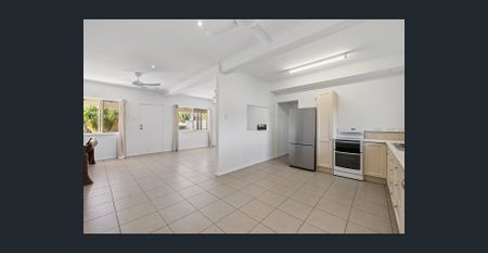 Charming Highset Home in a Super Convenient Location! - Photo 5