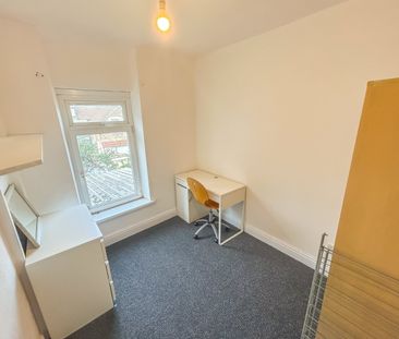 Birchwood Avenue, Treforest - Photo 1