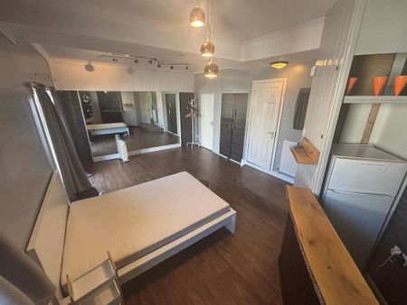1 bedroom in a flat share to rent - Photo 5