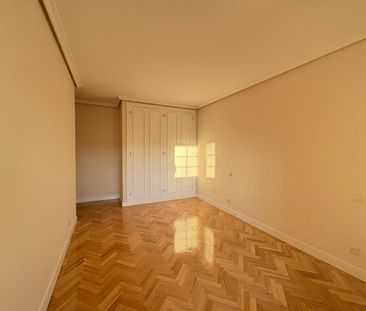 Piso de alquiler en De París, Avenida Europa - Photo 3