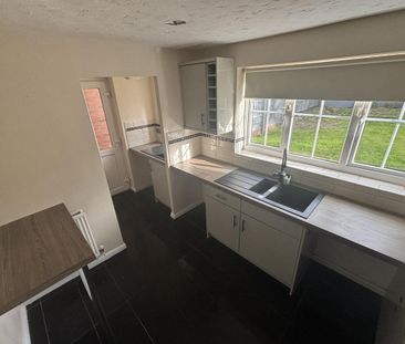 3 bedroom house - detached to rent - Photo 4