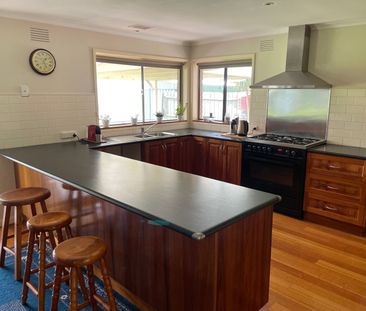 Cranbourne East - Photo 2