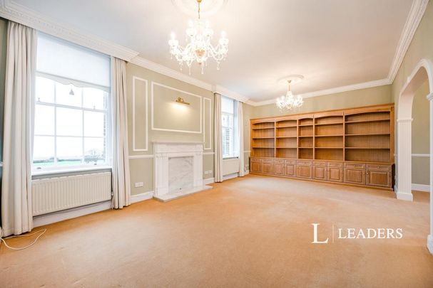 3 bedroom flat to rent - Photo 1