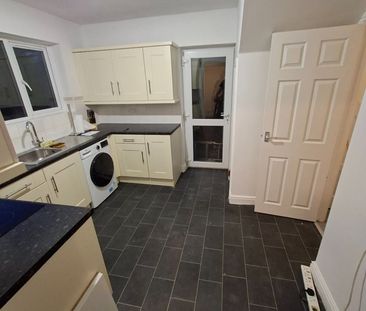 Room in a Shared House, Sturminster Road, BS14 - Photo 2