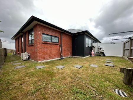 RARE IN RIVERHEAD - Photo 2