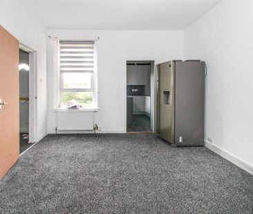 3 bedroom flat to rent - Photo 3