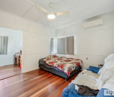 CHARACTER, SPACE & CONVENIENCE � CLASSIC QUEENSLANDER LIVING IN WAL... - Photo 3
