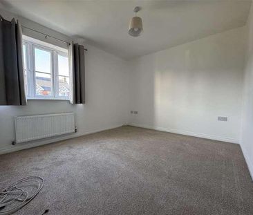 Highworth Road, Swindon, SN3 - Photo 3