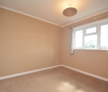 4 bedroom detached house to rent - Photo 2