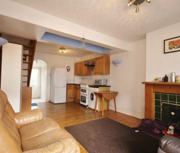 Station Road, Hounslow, Middlesex,TW3 - Photo 1