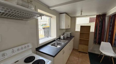 Tidy 2-Bedroom Apartment in Central Location - Photo 3