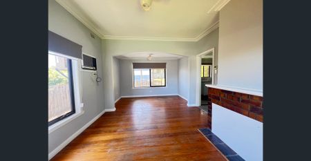 10 Law Street, Newborough, Vic 3825 - Photo 4