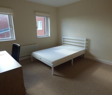 4 bedroom terraced house to rent - Photo 5