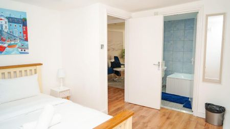 1 bedroom flat to rent - Photo 3