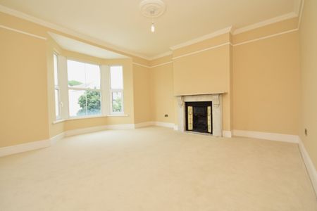 5 bedroom semi-detached house to rent - Photo 2