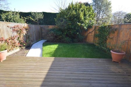 3 bedroom end of terrace house to rent - Photo 2