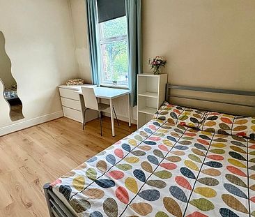 Fantastic 5 bedroom student property with 3 modern bathrooms - Photo 6