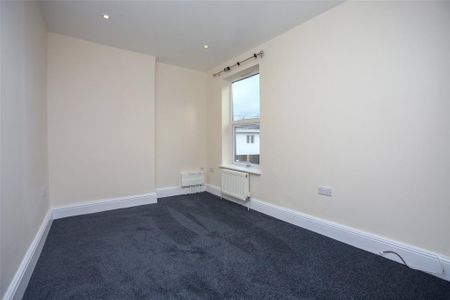 2 bedroom semi-detached house to rent - Photo 5