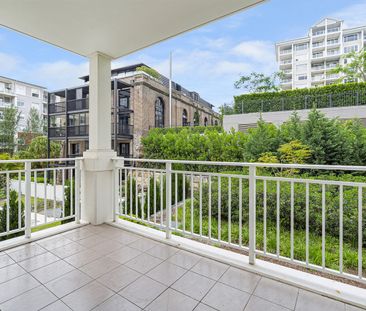 Stunning apartment offers a modern and convenient lifestyle - Photo 5