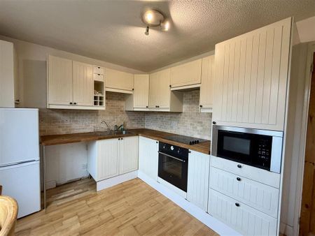 2 bedroom semi-detached house to rent - Photo 5