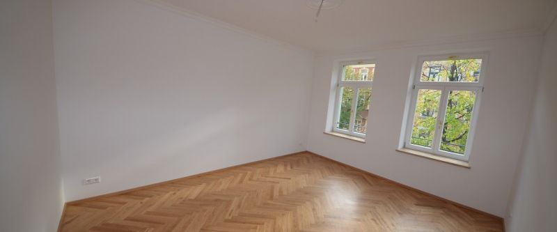 Traumhafte 4-Zimmerwohnung im Denkmalgeschützten Altbau mit Balkon - Photo 1