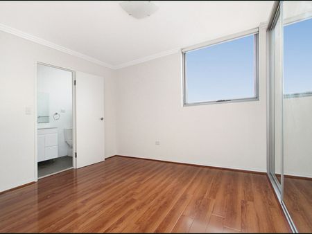 2 Bedroom Apartment On Level 1 Facing North - Photo 2