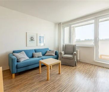 Útulný byt 2+kk s krytou lodžií, sklepem a otevřeným výhledem, k di... - Fotografie 6