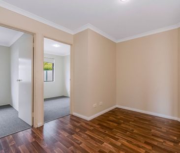 SPACIOUS FAMILY HOME IN QUIET CUL-DE-SAC - Photo 4