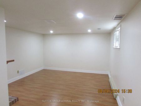 Detached Home For Lease | N9237422 - Photo 2