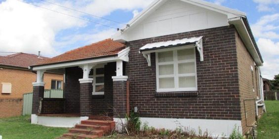 Cozy Family Home - Photo 3