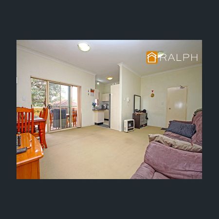 Over-sized 2 bedroom residence set in popular complex - Photo 4