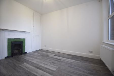 Beaconsfield Road, Basingstoke - Photo 3