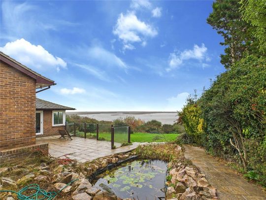 4 bedroom bungalow to rent - Photo 1