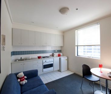 Melbourne | Student Living on A’Beckett | 1 Bedroom Small Apartment - Photo 2