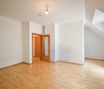 Schöne 4-Zimmer-DG-Maisonette am Lorenz-Bayer-Park mit zwei Balkonen - Photo 2