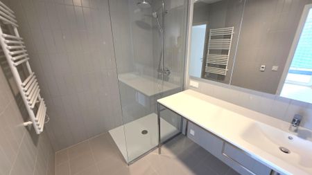 Sonnenstunden mit Stil! Ob am Wasser oder in den Wolken der DC-Flats im 22. Bezirk - Photo 2