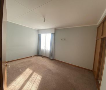Large family home in Gore - Photo 2