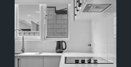 Spacious & Updated Duplex on Large Block - Photo 4