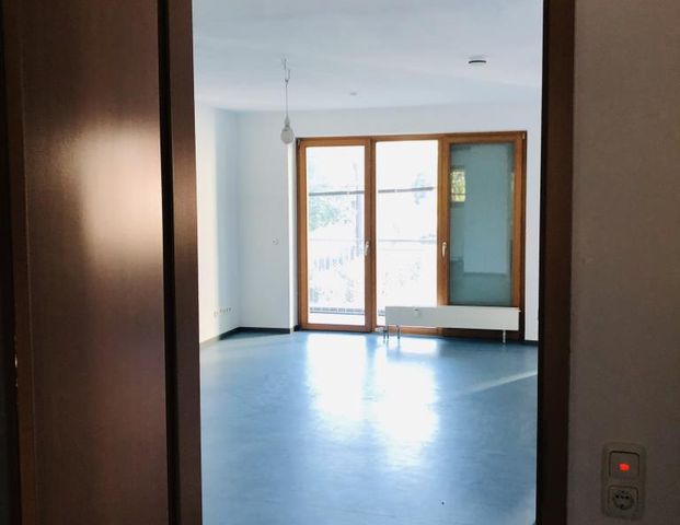 Helle 2-Zimmer-Wohnung ab sofort frei - Anmietung nur mit Wohnberechtigungsschein nach § 88d - Photo 1